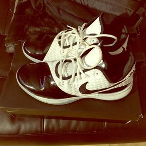 2019 Lebron Nike Witness Sneakers